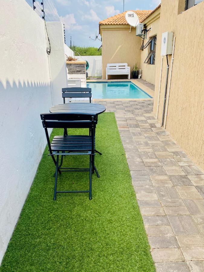 Infinity Bnb غابورون المظهر الخارجي الصورة
